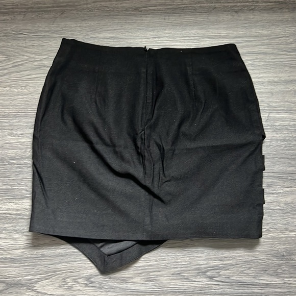 Black skirt size small - Picture 2 of 3